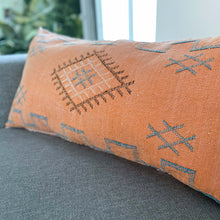 Lade das Bild in den Galerie-Viewer, Sabra-Kissen Large Orange