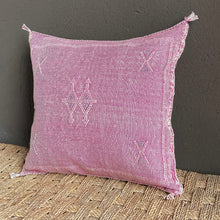 Lade das Bild in den Galerie-Viewer, Sabra-Kissen Rosa
