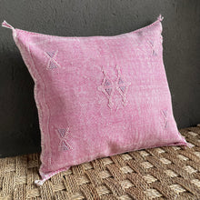 Lade das Bild in den Galerie-Viewer, Sabra-Kissen Rosa
