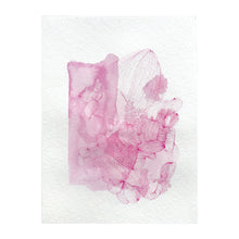 Load image into Gallery viewer, Detailansicht einer abstrakten Papierarbeit in Rosa mit feiner Linienzeichnung und Gouache, organische Formen und sichtbare Papierstruktur.