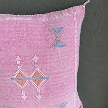 Lade das Bild in den Galerie-Viewer, Sabra-Kissen Pink