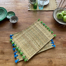 Lade das Bild in den Galerie-Viewer, Platzset Raffia mit Fransen