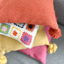 Lade das Bild in den Galerie-Viewer, Pompom-Kissen Uni