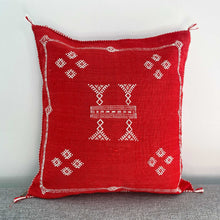 Lade das Bild in den Galerie-Viewer, Handmade Kissen in Rot mit weißer Stickerei