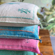 Lade das Bild in den Galerie-Viewer, Sabra-Kissen Weiß mit Grün