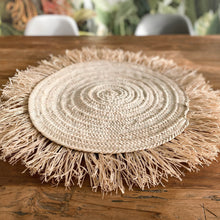 Lade das Bild in den Galerie-Viewer, Tischset Raffia mit Fransen