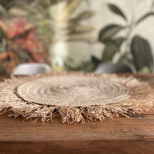 Lade das Bild in den Galerie-Viewer, Tischset Raffia mit Fransen