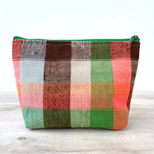 Lade das Bild in den Galerie-Viewer, Kariertes Vintage-Berber-Taeschchen aus Marokko