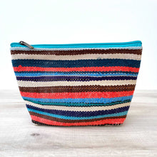 Lade das Bild in den Galerie-Viewer, Gestreiftes Vintage-Berber-Taeschchen aus Marokko in bunten Farben