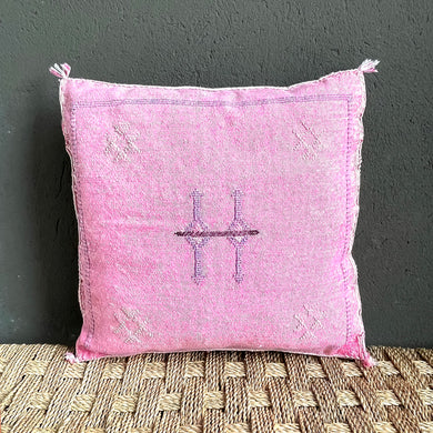 Wunderschönes handgefertigtes Kissen aus Kaktusseide in Pink mit Stickerei