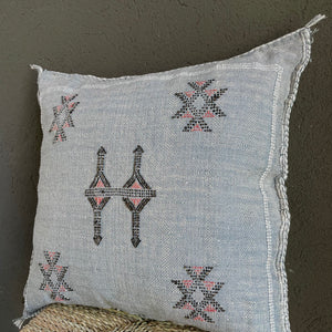 Handgefertigtes Sabrakissen in Grau aus Marokko im Boho-Look