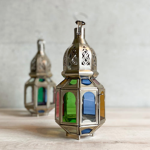 Wunderschöne handgefertigte Laterne aus Marokko mit bunten Gläsern und Teelicht