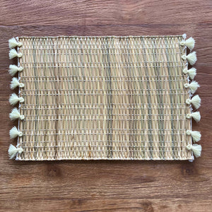 Raffia placemat with fringes