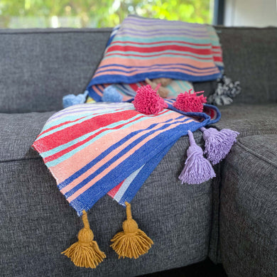Handmade Tagesdecke mit bunten Streifen aus Baumwolle