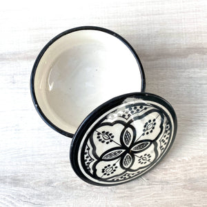 Schwarz-weisse handbemalte Keramikdose aus Safi